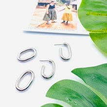 Load image into Gallery viewer, Kenyan Kujiunga Earrings - 2 Colour Options - Redeemed With Purpose
